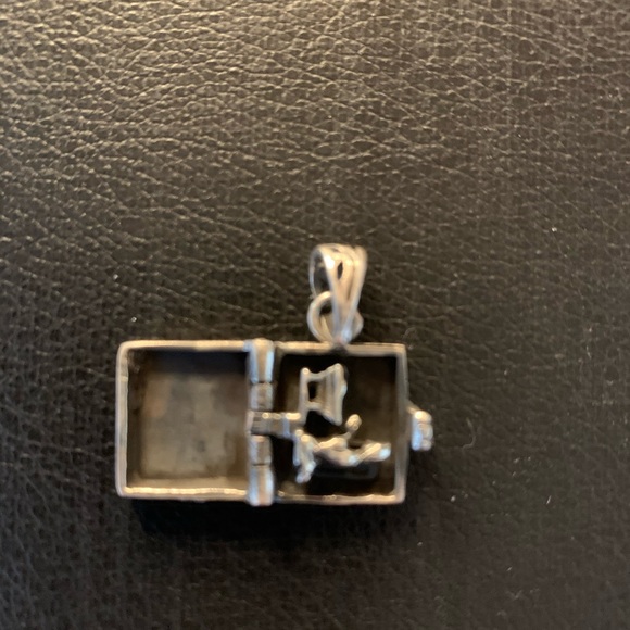 Holy Bible pendent that opens - Picture 2 of 2